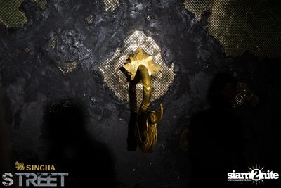 Singha S-treet with Yellow Fang, Sqweez Animal & Greasy Cafe — photo 408
