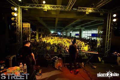 Singha S-treet with Yellow Fang, Sqweez Animal & Greasy Cafe — photo 465