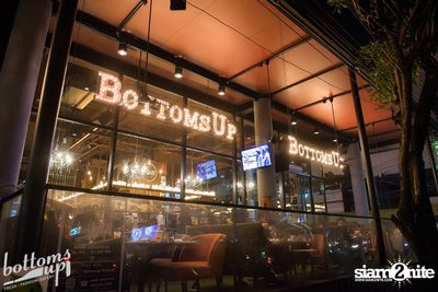 ปาร์ตี้คืนวันเสาร์ ที่ร้าน บ็อทท่อมส์ อัพ, ทองหล่อ — photo 1