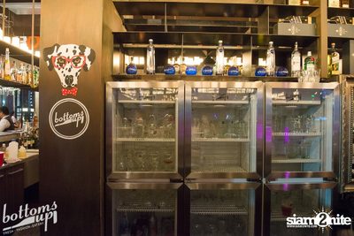 ปาร์ตี้คืนวันเสาร์ ที่ร้าน บ็อทท่อมส์ อัพ, ทองหล่อ — photo 7
