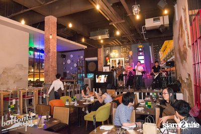 ปาร์ตี้คืนวันเสาร์ ที่ร้าน บ็อทท่อมส์ อัพ, ทองหล่อ — photo 14