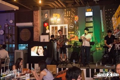 ปาร์ตี้คืนวันเสาร์ ที่ร้าน บ็อทท่อมส์ อัพ, ทองหล่อ — photo 15