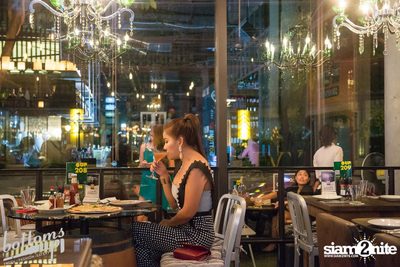 ปาร์ตี้คืนวันเสาร์ ที่ร้าน บ็อทท่อมส์ อัพ, ทองหล่อ — photo 24