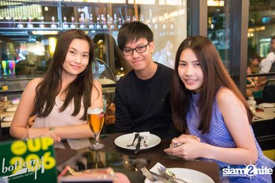 ปาร์ตี้คืนวันเสาร์ ที่ร้าน บ็อทท่อมส์ อัพ, ทองหล่อ — photo 26