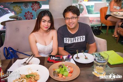 ปาร์ตี้คืนวันเสาร์ ที่ร้าน บ็อทท่อมส์ อัพ, ทองหล่อ — photo 27