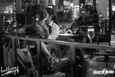 ปาร์ตี้คืนวันเสาร์ ที่ร้าน บ็อทท่อมส์ อัพ, ทองหล่อ — photo 37