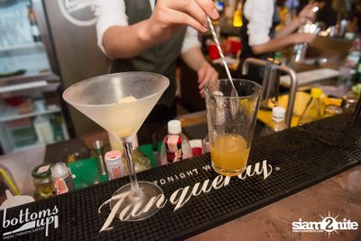 ปาร์ตี้คืนวันเสาร์ ที่ร้าน บ็อทท่อมส์ อัพ, ทองหล่อ — photo 46