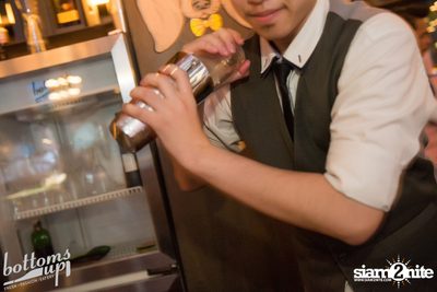 ปาร์ตี้คืนวันเสาร์ ที่ร้าน บ็อทท่อมส์ อัพ, ทองหล่อ — photo 47