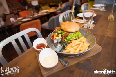 ปาร์ตี้คืนวันเสาร์ ที่ร้าน บ็อทท่อมส์ อัพ, ทองหล่อ — photo 60