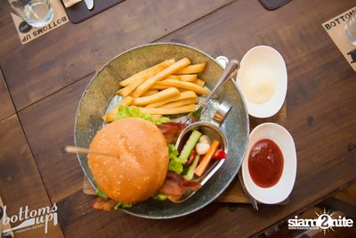 ปาร์ตี้คืนวันเสาร์ ที่ร้าน บ็อทท่อมส์ อัพ, ทองหล่อ — photo 61