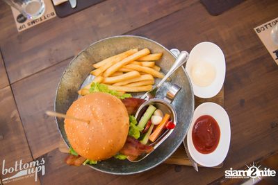 ปาร์ตี้คืนวันเสาร์ ที่ร้าน บ็อทท่อมส์ อัพ, ทองหล่อ — photo 62