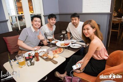 ปาร์ตี้คืนวันเสาร์ ที่ร้าน บ็อทท่อมส์ อัพ, ทองหล่อ — photo 68