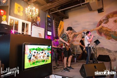 ปาร์ตี้คืนวันเสาร์ ที่ร้าน บ็อทท่อมส์ อัพ, ทองหล่อ — photo 87