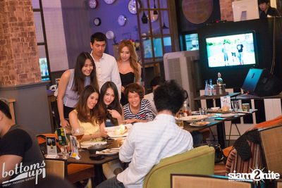 ปาร์ตี้คืนวันเสาร์ ที่ร้าน บ็อทท่อมส์ อัพ, ทองหล่อ — photo 98