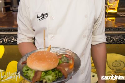 ปาร์ตี้คืนวันเสาร์ ที่ร้าน บ็อทท่อมส์ อัพ, ทองหล่อ — photo 131