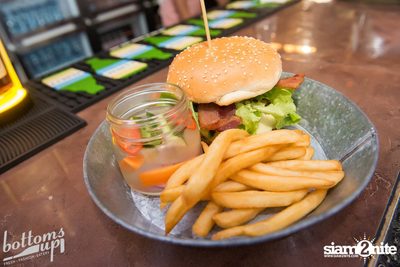 ปาร์ตี้คืนวันเสาร์ ที่ร้าน บ็อทท่อมส์ อัพ, ทองหล่อ — photo 138