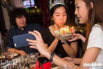 ปาร์ตี้คืนวันเสาร์ ที่ร้าน บ็อทท่อมส์ อัพ, ทองหล่อ — photo 144