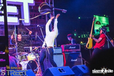 Singha S-treet with Seal Pillow, Polycat & Gene Kasidit — photo 166