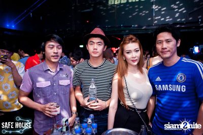 Bello Bholly BParty ที่ร้าน เซฟเฮ้าส์ ทองหล่อ — photo 4