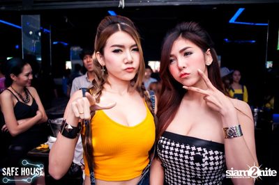 Bello Bholly BParty ที่ร้าน เซฟเฮ้าส์ ทองหล่อ — photo 7
