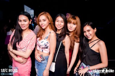 Bello Bholly BParty ที่ร้าน เซฟเฮ้าส์ ทองหล่อ — photo 25