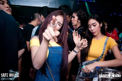 Bello Bholly BParty ที่ร้าน เซฟเฮ้าส์ ทองหล่อ — photo 121