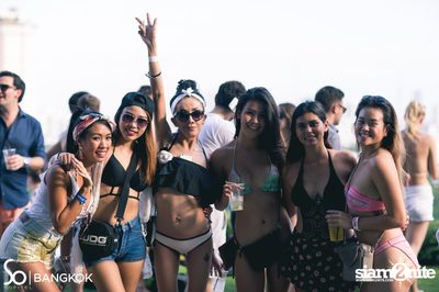SO POOL PARTY ที่ เดอะ วอเตอร์ คลับ,โซฟิเทล โซ — photo 23