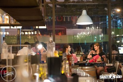 Saturday Night at BottomsUp, Thonglor — photo 3