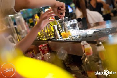 Saturday Night at BottomsUp, Thonglor — photo 8