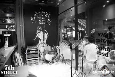 Friday Night at 7th Street, Ten Building Thonglor Soi 10 — photo 1