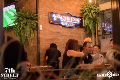 Friday Night at 7th Street, Ten Building Thonglor Soi 10 — photo 11