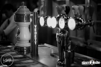 Friday Night at Wine, Beer & Bistro Bar BottomsUp Thonglor — photo 23