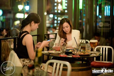Friday Night at Wine, Beer & Bistro Bar BottomsUp Thonglor — photo 24
