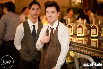 Friday Night at Wine, Beer & Bistro Bar BottomsUp Thonglor — photo 29