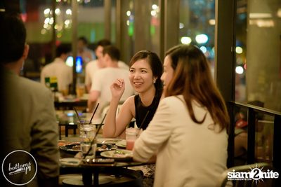 Friday Night at Wine, Beer & Bistro Bar BottomsUp Thonglor — photo 36