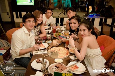 Friday Night at Wine, Beer & Bistro Bar BottomsUp Thonglor — photo 41