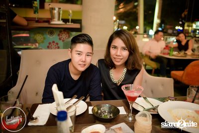 Friday Night at Wine, Beer & Bistro Bar BottomsUp Thonglor — photo 42
