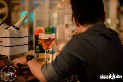 Friday Night at Wine, Beer & Bistro Bar BottomsUp Thonglor — photo 44