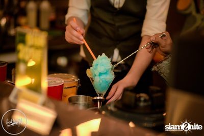 Friday Night at Wine, Beer & Bistro Bar BottomsUp Thonglor — photo 46