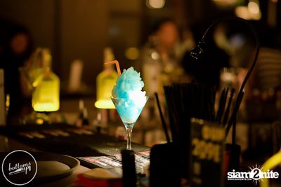 Friday Night at Wine, Beer & Bistro Bar BottomsUp Thonglor — photo 47