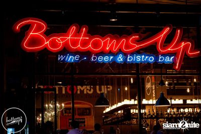 Friday Night at Wine, Beer & Bistro Bar BottomsUp Thonglor — photo 49