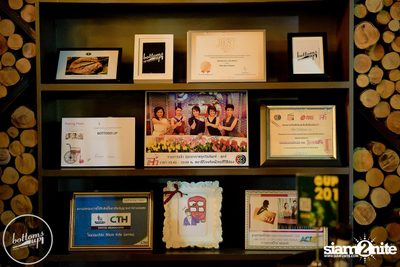 Friday Night at Wine, Beer & Bistro Bar BottomsUp Thonglor — photo 50