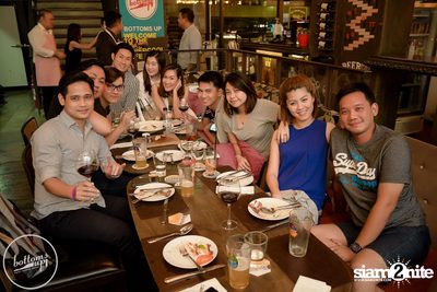 Friday Night at Wine, Beer & Bistro Bar BottomsUp Thonglor — photo 54