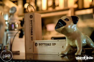 Friday Night at Wine, Beer & Bistro Bar BottomsUp Thonglor — photo 57