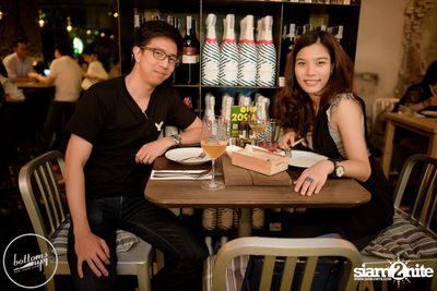 Friday Night at Wine, Beer & Bistro Bar BottomsUp Thonglor — photo 60