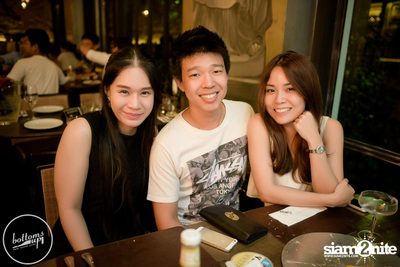 Friday Night at Wine, Beer & Bistro Bar BottomsUp Thonglor — photo 64