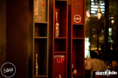 Friday Night at Wine, Beer & Bistro Bar BottomsUp Thonglor — photo 67
