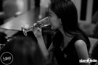 Friday Night at Wine, Beer & Bistro Bar BottomsUp Thonglor — photo 75