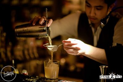 Friday Night at Wine, Beer & Bistro Bar BottomsUp Thonglor — photo 80