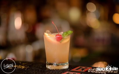 Friday Night at Wine, Beer & Bistro Bar BottomsUp Thonglor — photo 81